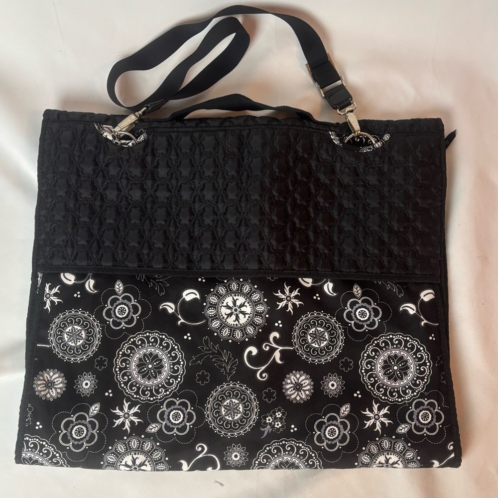 Thirty-One 31 Hanging Garment Bag Black Onyx Medallion Zipper Pockets Carryon